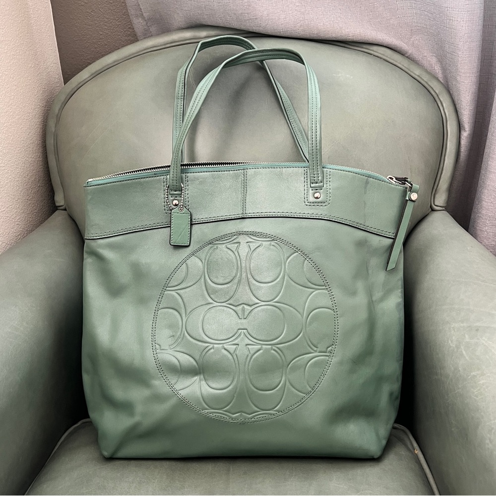 Coach leather tote with zipper
